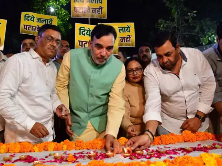दिल्ली में पटाखों के प्रदूषण को रोकने के लिए ‘आप’ सरकार ने लॉन्च किया ‘दिए जलाओ, पटाखे नहीं’ कैंपेन